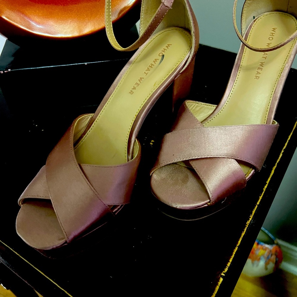 ❤️ 👠 Platform  Heels These cuties are pre owned with some normal wear and tear